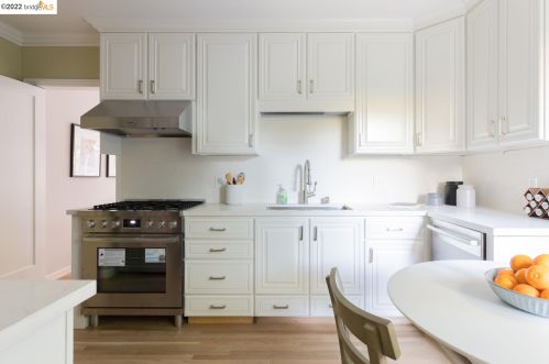 5901 La Salle Ave, Oakland CA 94611-3225 exterior