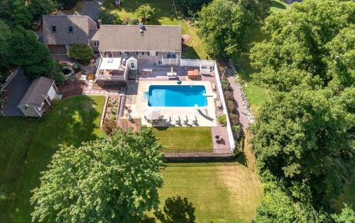 31 Jerome St, Berkley MA 02779-1121 exterior