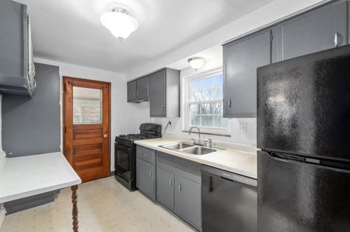 6800 Ridgevue Dr, Pittsburgh, PA 15236-3644