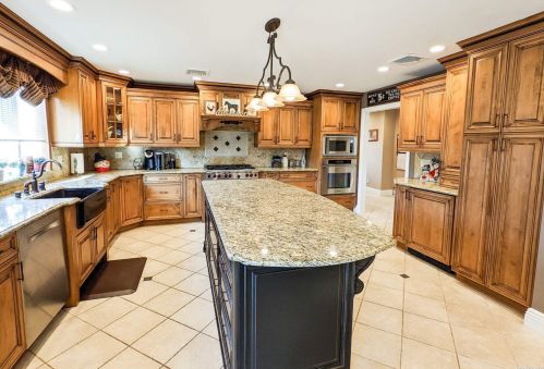 16 Lodge Ln, Miller Place NY  11764-1912 exterior