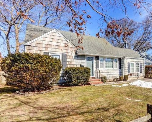 339 Islip Blvd, West Islip, NY 11795-2901