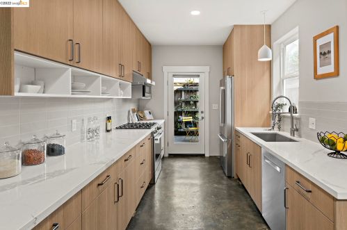 3214 Ettie St, Oakland CA  94608-4016 exterior