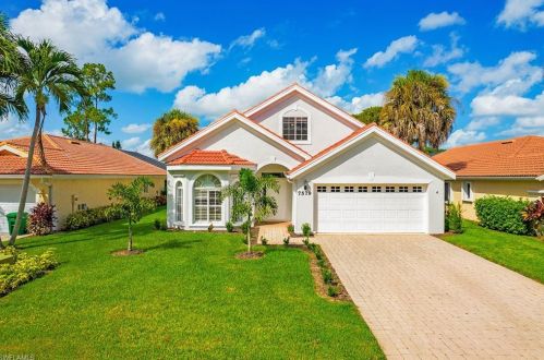 7579 Berkshire Pines Dr, Naples FL  34104-9445 exterior