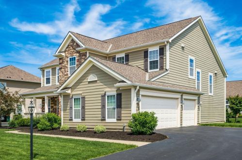 1226 Stone Trail Dr, Blacklick, OH 43004-8372