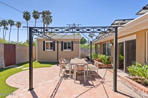 6811 11th Pl, Phoenix AZ  85014-1027 exterior