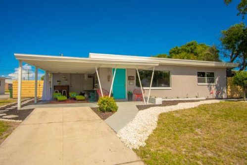 704 6th St, Fort Pierce, FL 34950-8342