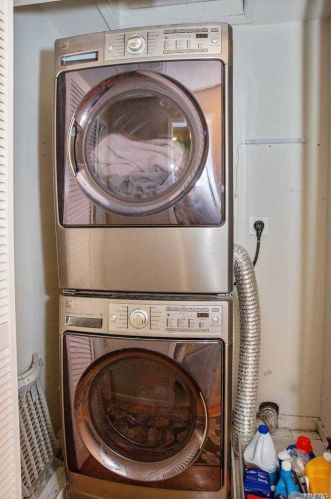 2 Laura Ct, Mount Sinai NY  11766-2360 exterior