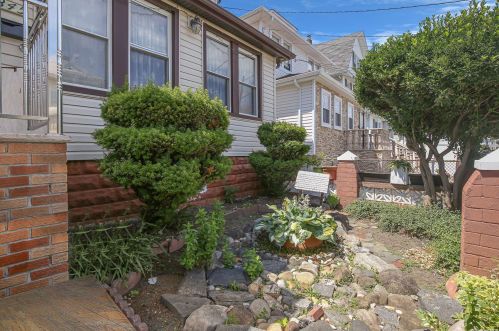 13-45 Chandler St, Far Rockaway, NY 11691-3001