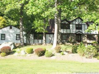 44 Fawn Meadow Dr, Bridgeport, CT 06611-1646