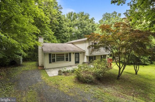 832 Leigh Mill Rd, Great Falls VA  22066-2622 exterior