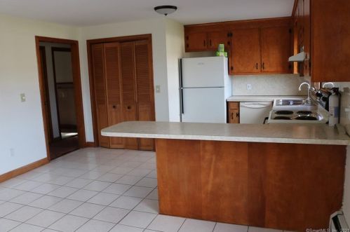 1987 Saybrook Rd, Middletown, CT 06457-5627