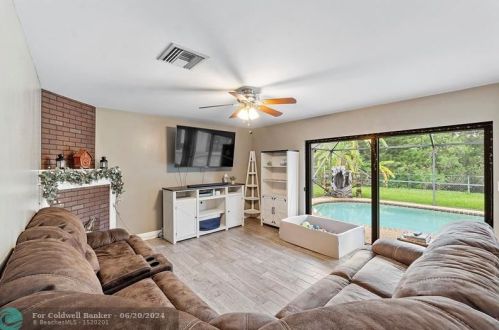 21044 Shady Vis Ln, Boca Raton FL  33428-1156 exterior