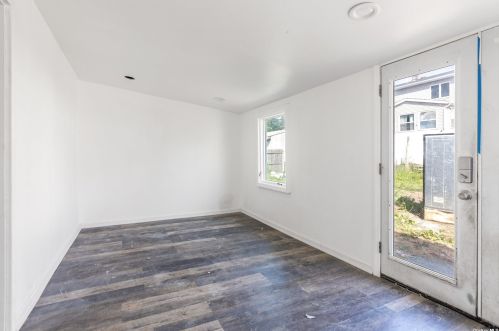 64 Knoll St, North Lindenhurst NY  11757-6906 exterior