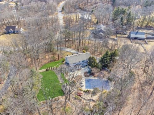 19 Marisa Ct, West Milford NJ  07480-3000 exterior