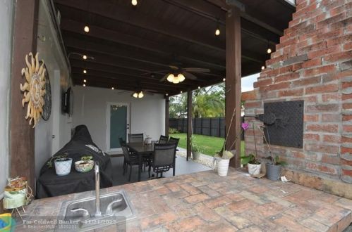 8421 17 Ct, Hollywood FL 33028 exterior