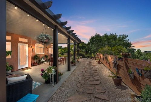 1497 Miss Elle Way, Alpine, CA 91901-3981