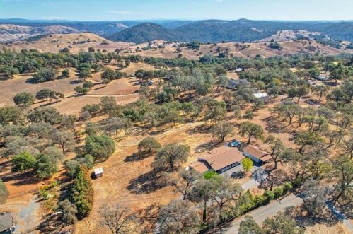 5441 Quail Hollow Rd, Pilot Hill, CA 95664-9676
