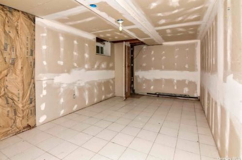 43 Julie Cres, Central Islip NY  11722-4907 exterior