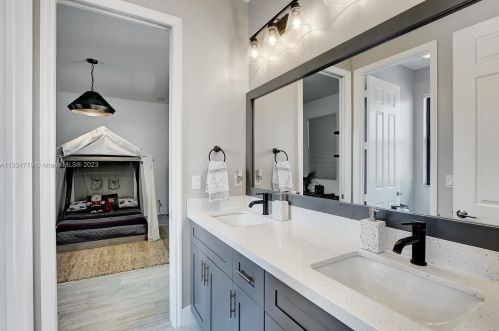 8297 28th St, Hollywood FL  33024-3187 exterior