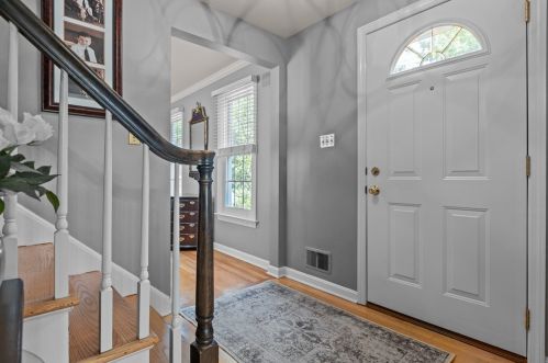 134 Mohawk Dr, Pittsburgh, PA 15228-1518