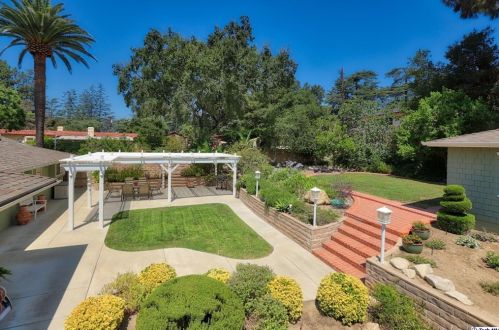 4812 Ocean View Blvd, La Canada, CA 91011-1234