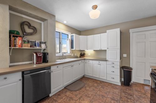 522 Grove St, Knowles, WI 53048-9595