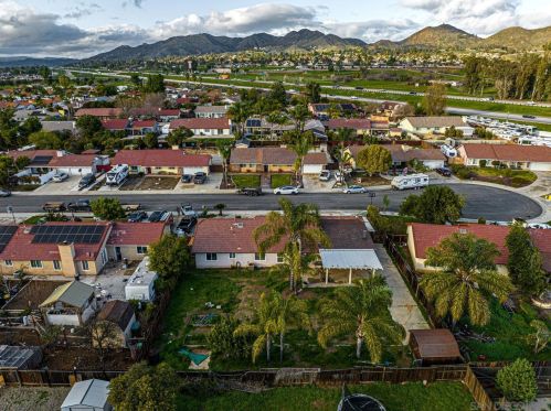 22335 Osprey Ct, Wildomar CA  92595-8147 exterior