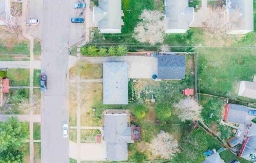 412 32nd St, Hibbing MN  55746-2696 exterior