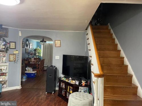 2210 Friendship St, Philadelphia, PA 19149-1323