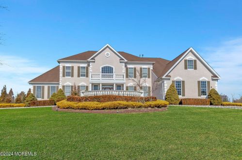 3 Equinox Ln, East Freehold, NJ 07728-8652
