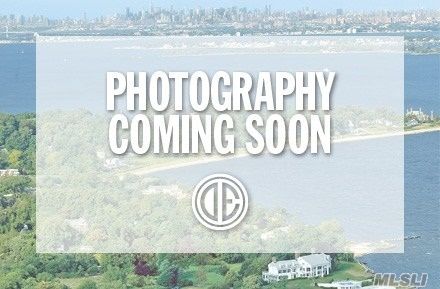 10 Martin Pl, Babylon, NY 11702-1114