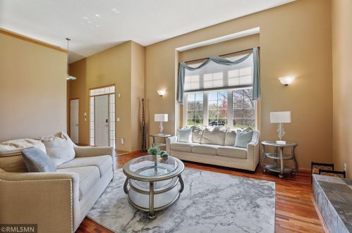 2465 Dahl Cir, Saint Paul, MN 55119-5894