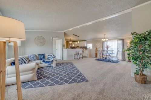 147 Countryside Dr, Pueblo, CO 81007-3024