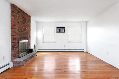 22 Concord Rd, Fishkill NY 12524-1403 exterior