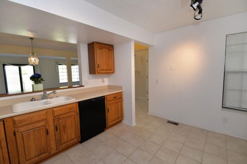 1566 Grn Edge Dr, Florence KY  41042-7099 exterior