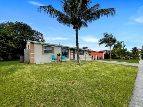 5354 Harriet Pl, West Palm Beach, FL 33407-1630