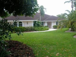 384 Country Club Ln, Naples, FL 34110-1174