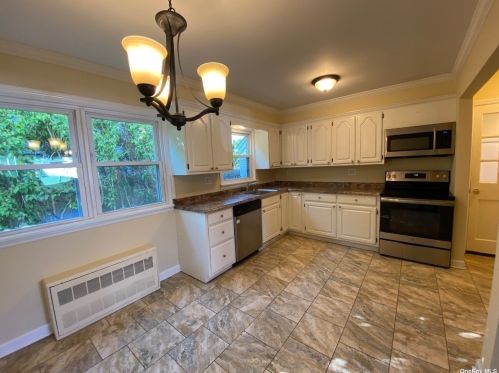 2326 Hampton Ave, Seaford NY  11783-3114 exterior