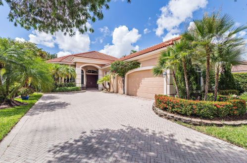 8264 Spyglass Dr, West Palm Beach, FL 33412-2433