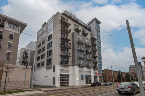 601 Ogden Ave, Milwaukee WI  53202-2687 exterior