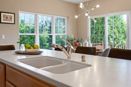 1465 Glen Oaks Ln, Thiensville WI  53092-2954 exterior