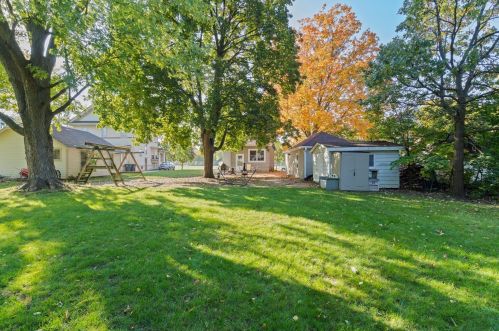 206 Park Ave, Mukwonago, WI 53149-1228