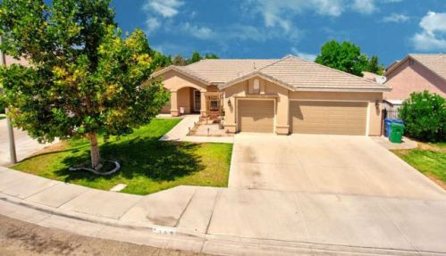43805 Johns Ct, Lancaster, CA 93536-8212