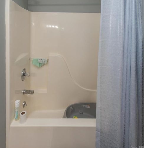 135 Swan Ct, Poughkeepsie NY  12603-6971 exterior