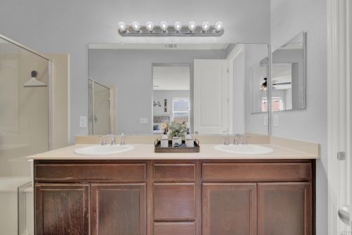 542 Twilight St, Vacaville CA  95688-8829 exterior