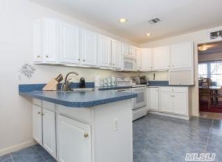 15 Merrimack Rd, Smithtown, NY 11787-1859