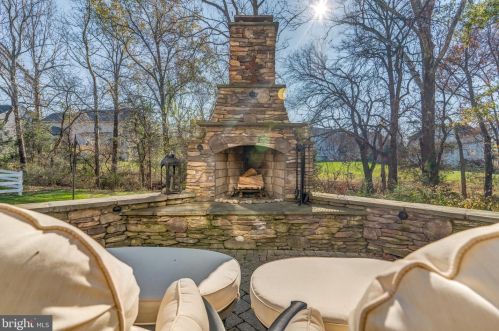 18292 St Georges Ct, Leesburg VA  20176-7421 exterior