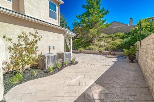 28342 Lorita Ln, Santa Clarita CA  91350-3211 exterior
