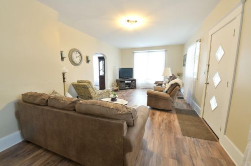 1048 Charles St, Zanesville, OH 43701-3003