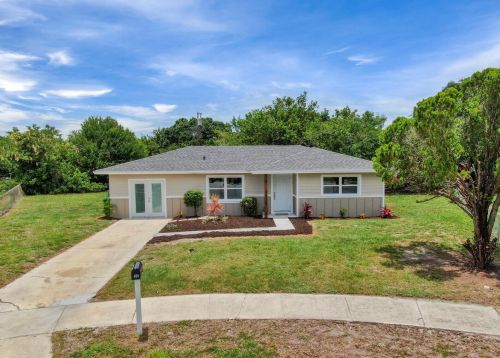 107 Tropic Ct, Fort Pierce FL  34946-1257 exterior